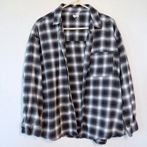 GARAGE Women’s Plaid Black and White Flannel Shirt/Jacket Size M/L